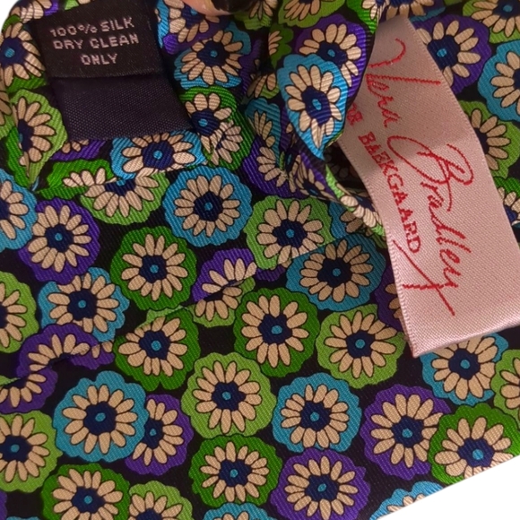 VERA BRADLEY Vintage Floral 100% Silk Tie New in Box - Picture 6 of 7